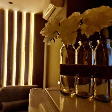 Sunny Apartment - Blloku Tirana, Near Lake Bagian luar foto