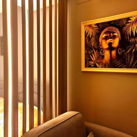 Sunny Apartment - Blloku Tirana, Near Lake Bagian luar foto