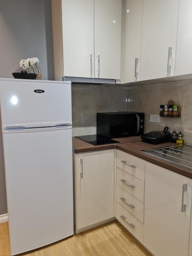 Sunny Apartment - Blloku Tirana, Near Lake Bagian luar foto